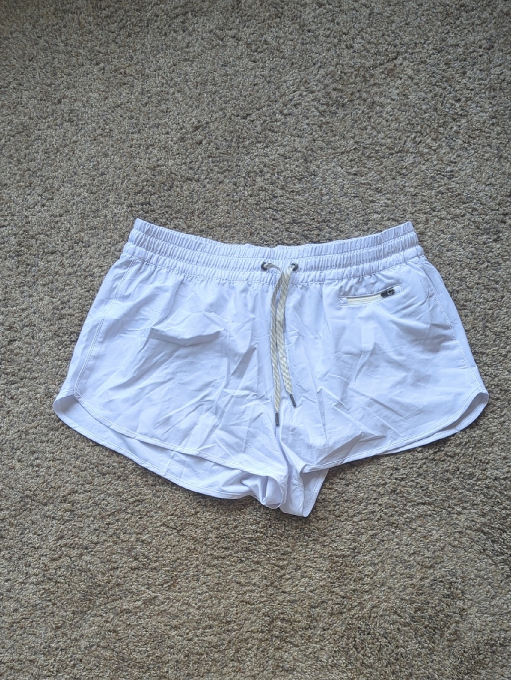 Vuori White Athletic Clementine 2.0 Shorts with Drawstring Sz XL NWOT
